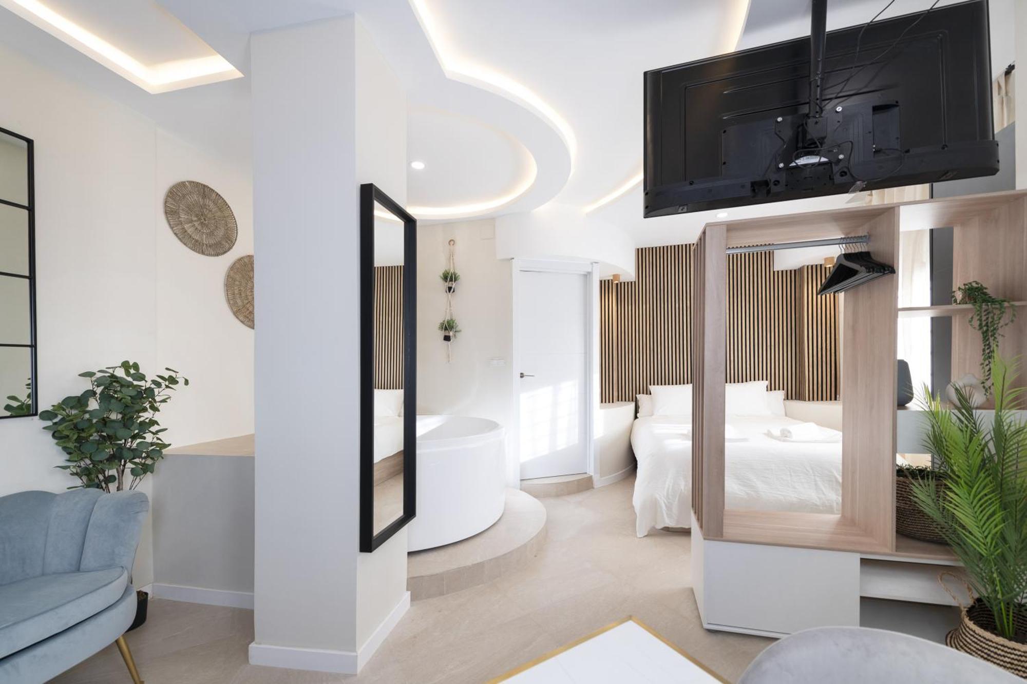 Malaga Boutique Luxury Jacuzzi - By N&N Luxe Properties, Malaga